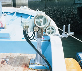 油圧漁労機